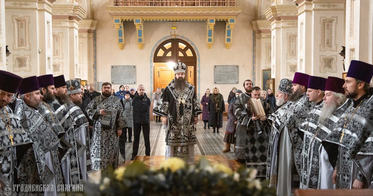 Правящий епархии. Владыка Антоний. Литургия Преждеосвященных Даров. Архиепископ. Антоний.
