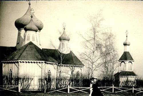 Від на Аляксандра-Неўскую царкву з усходу. Фота часоў нямецкай акупацыі.